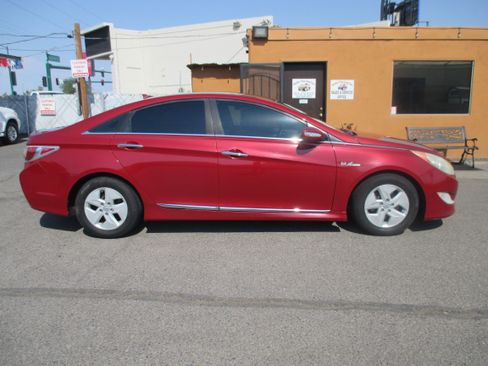 Used 2012 Hyundai Sonata Hybrid FWD image 1