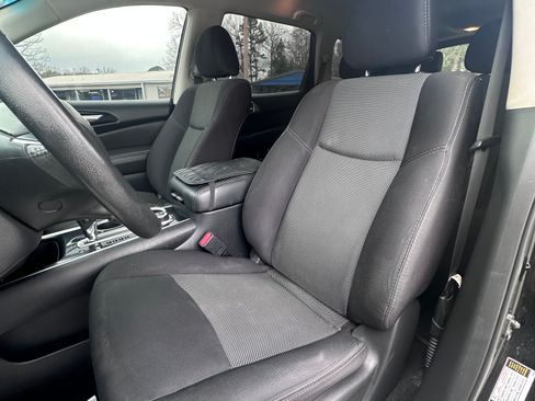 Used 2019 Nissan Pathfinder SE image 8