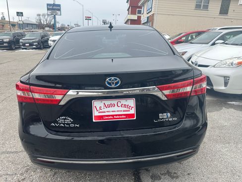 Used 2013 Toyota Avalon XLE Premium image 3
