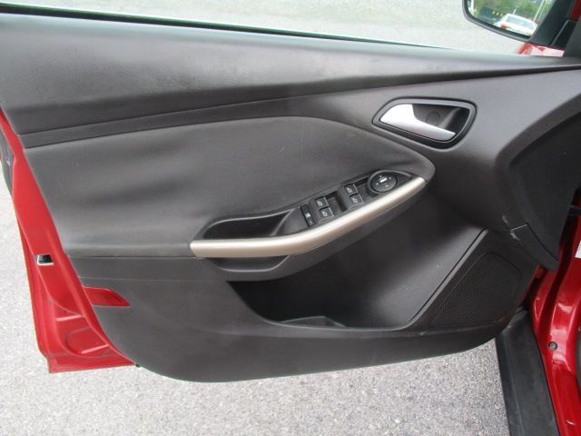 Used 2012 Ford Focus SEL Hatchback FWD image 13