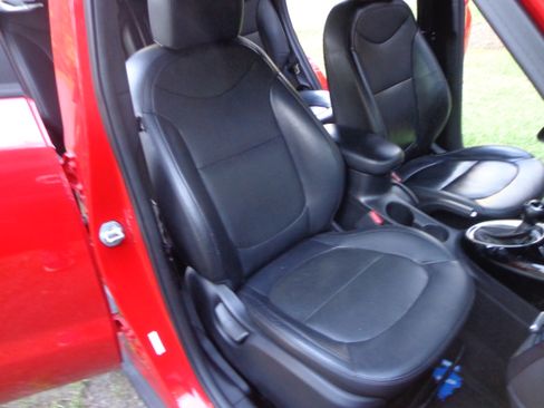Used 2015 Kia Soul ! w/ SUN & SOUND PACKAGE FWD image 13