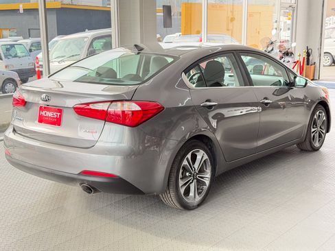 Used 2016 Kia Forte EX image 4
