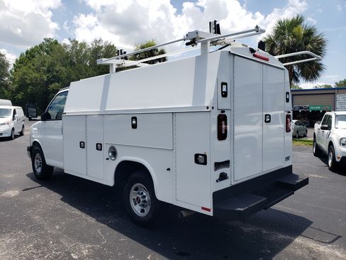 Used 2021 GMC Savana 3500 RWD image 3