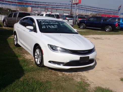 Used 2015 Chrysler 200 Limited image 6