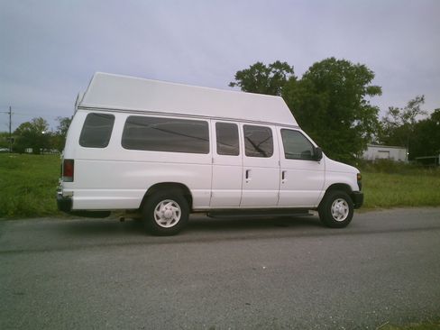 Used 2009 Ford E-250 and Econoline 250 Club Wagon image 5