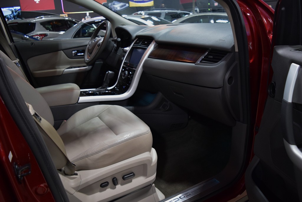 Used 2013 Ford Edge Limited FWD image 20