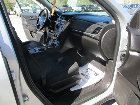 Used 2013 Chevrolet Traverse LT image 28