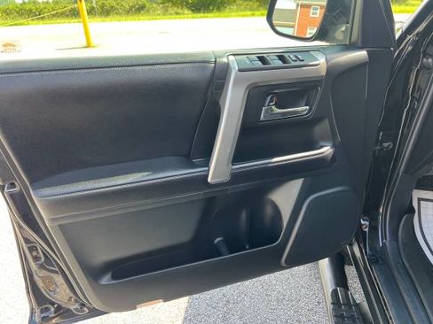 Used 2016 Toyota 4Runner 4WD SR5 V6 image 21