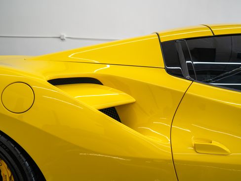 Used 2017 Ferrari 488 Spider image 14