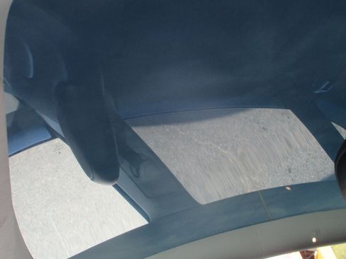 Used 2023 Tesla Model Y Performance image 8