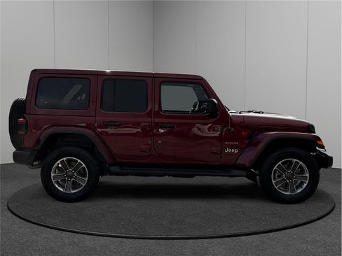 Used 2022 Jeep Wrangler Unlimited Sahara image 10