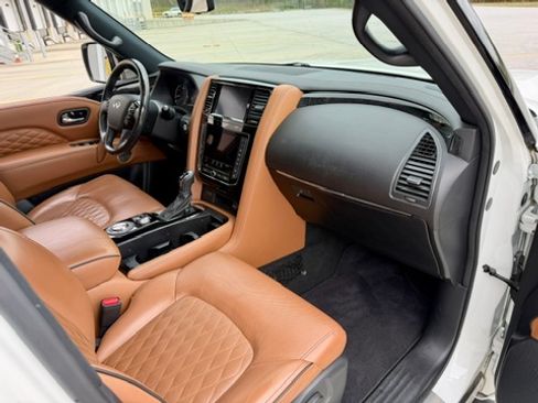 Used 2021 INFINITI QX80 image 7