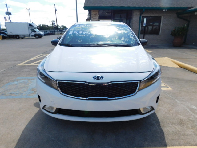 Used 2018 Kia Forte Sedan FWD image 3