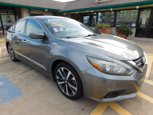 Used 2016 Nissan Altima 2.5 SR image 2