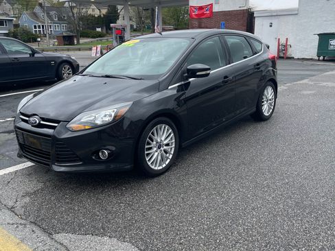 Used 2014 Ford Focus Titanium Hatchback FWD image 5