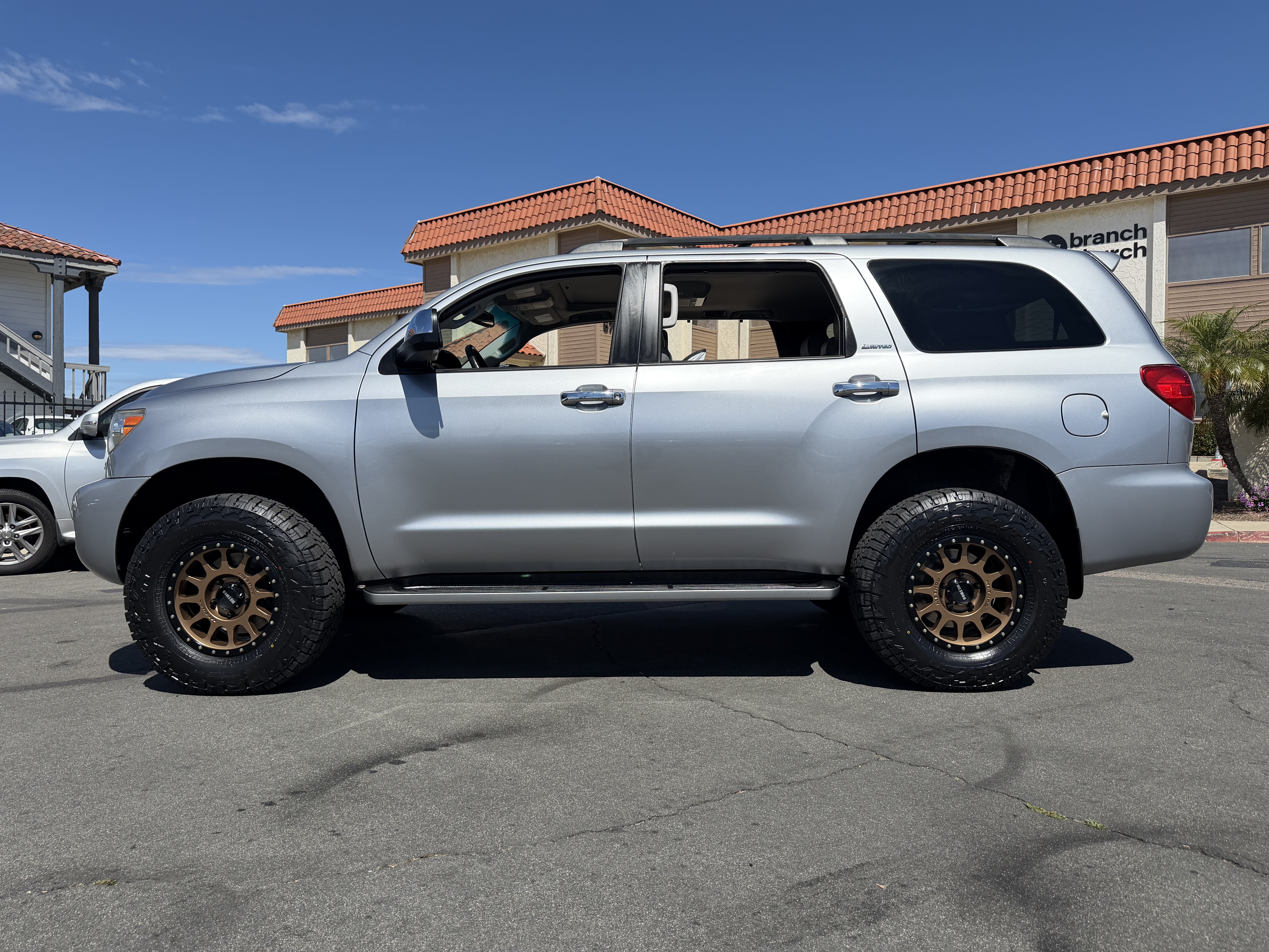 Used 2011 Toyota Sequoia Limited AWD/4WD image 2
