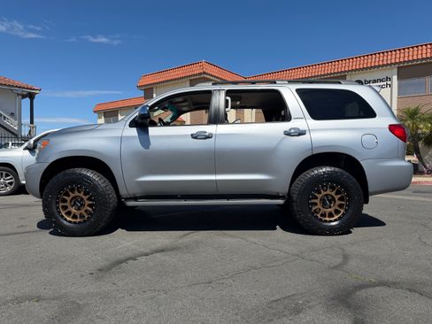 Used 2011 Toyota Sequoia Limited image 2