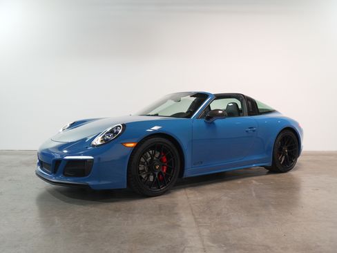Used 2018 Porsche 911 Targa 4 GTS image 17