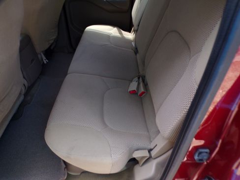 Used 2016 Nissan Frontier 2WD Crew Cab image 16
