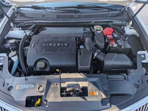 Used 2016 Lincoln MKS Elite image 19