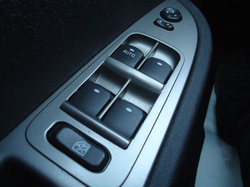 Used 2010 Chevrolet Malibu LTZ image 16