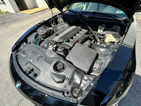 Used 2005 BMW Z4 2.5i image 24