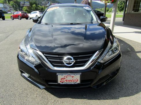 Used 2018 Nissan Altima SL FWD image 3