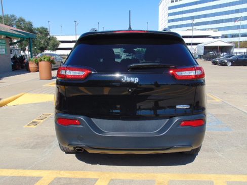 Used 2018 Jeep Cherokee Latitude image 6