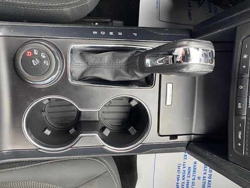 Used 2017 Ford Explorer 4WD XLT image 11