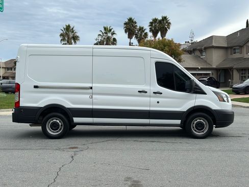 Used 2017 Ford Transit 250 image 7