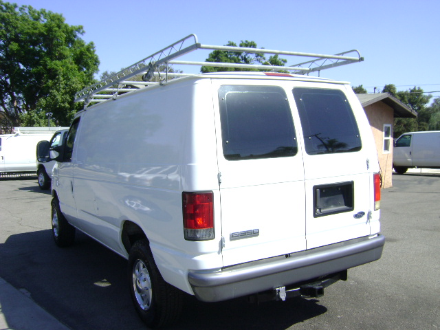 Used 2006 Ford E-350 and Econoline 350 Super Duty RWD image 4