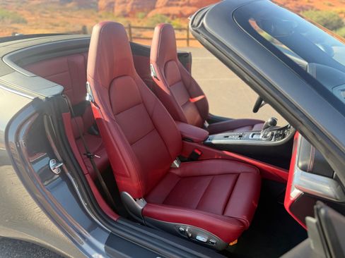 Used 2019 Porsche 911 Carrera Cabriolet RWD image 20