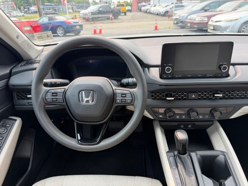 Used 2023 Honda Accord EX image 15