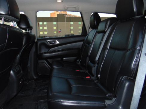 Used 2020 Nissan Pathfinder S image 26