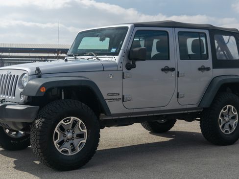 Used 2016 Jeep Wrangler Sport image 2