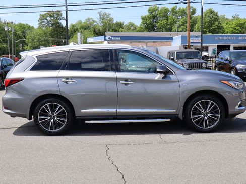 Used 2018 INFINITI QX60 w/ Premium Plus & Theater Pkgs AWD/4WD image 9