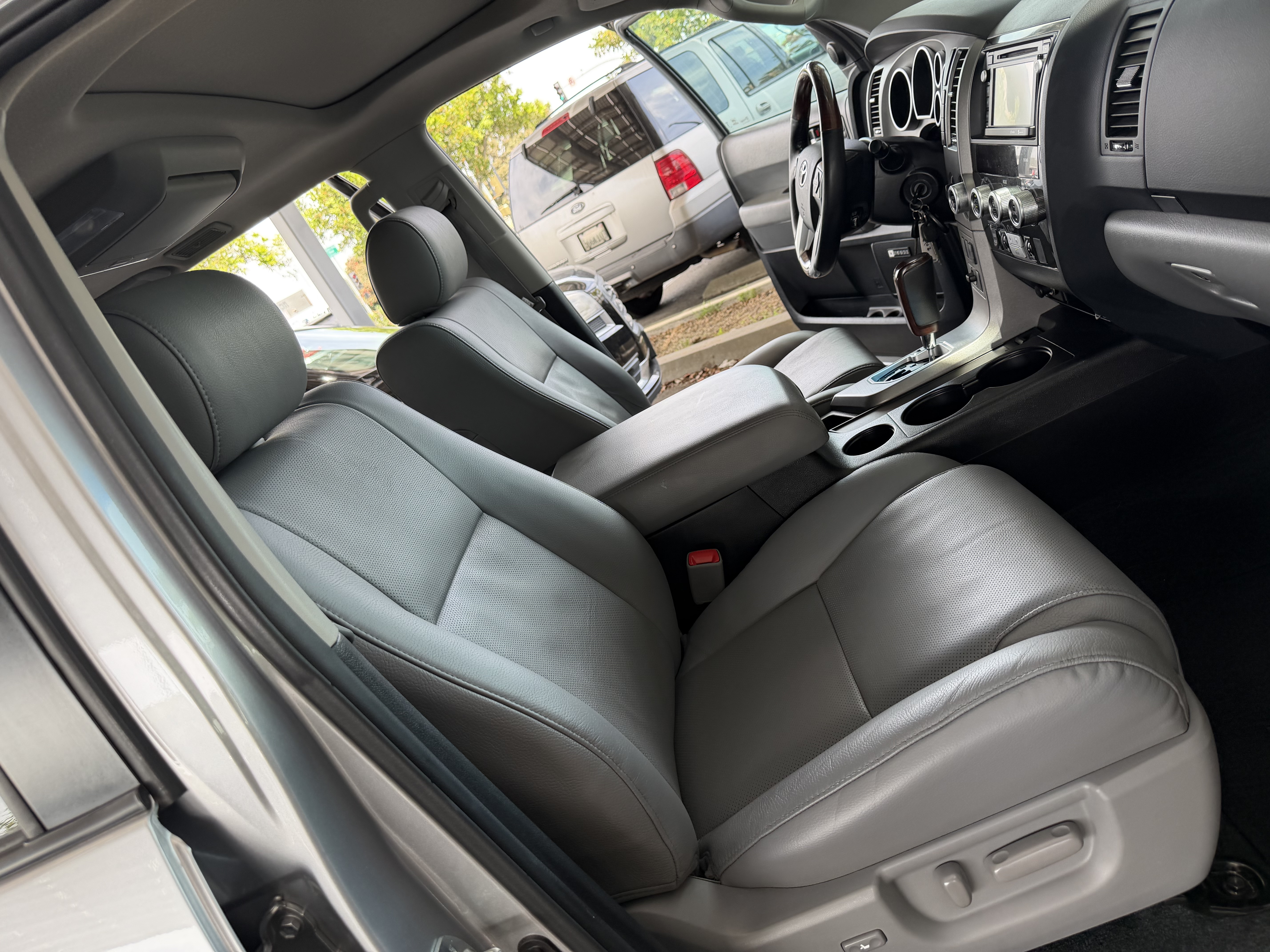 Used 2016 Toyota Sequoia Platinum AWD/4WD image 33
