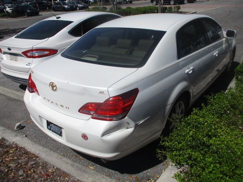 Used 2005 Toyota Avalon XLE image 5