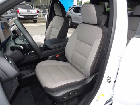 Used 2026 Chevrolet Traverse FWD LT image 18