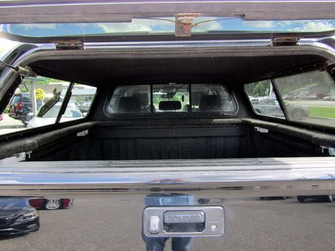 Used 2019 Toyota Tundra 4x4 CrewMax Limited image 12