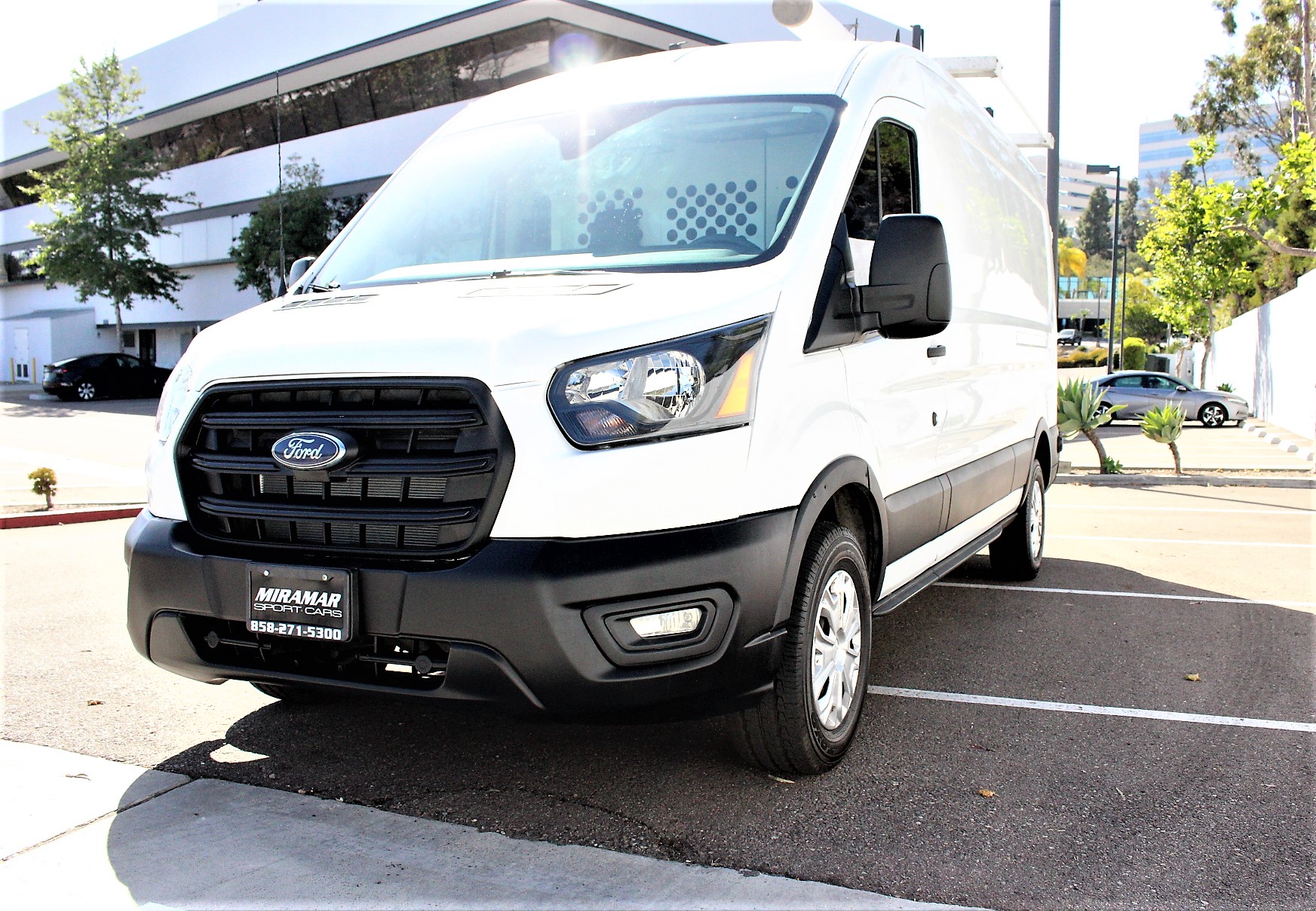 Used 2020 Ford Transit 250 Medium Roof RWD image 5