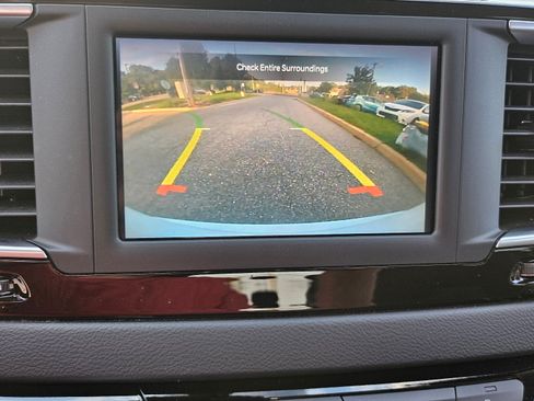 Used 2024 Chrysler Voyager LX image 17