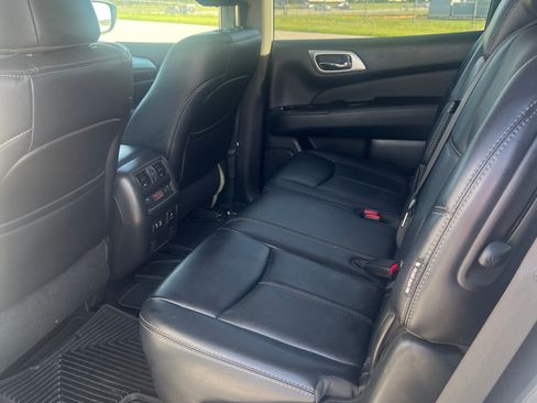Used 2019 Nissan Pathfinder FWD image 17