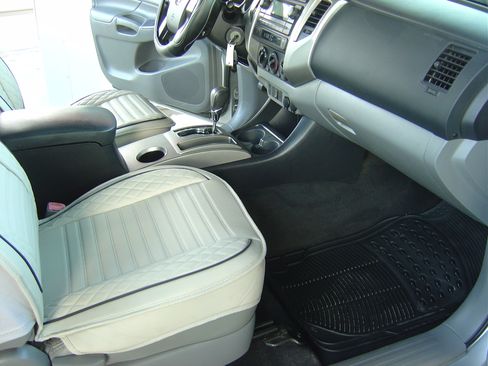 Used 2012 Toyota Tacoma PreRunner image 13