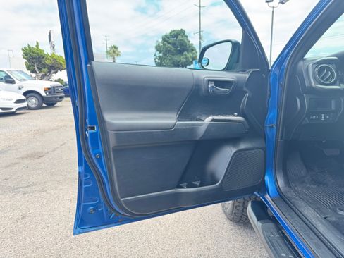 Used 2018 Toyota Tacoma TRD Sport RWD image 23