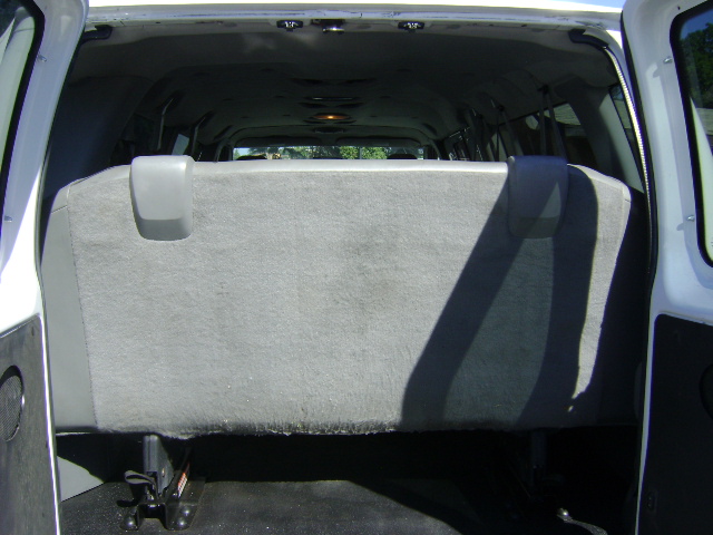 Used 2009 Ford E-350 and Econoline 350 Extended Wagon Super Duty RWD image 9