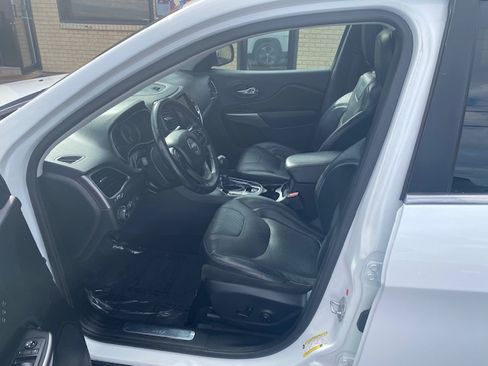 Used 2019 Jeep Cherokee Limited image 20