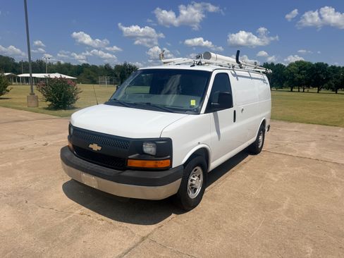 Used 2014 Chevrolet Express 2500 RWD image 1