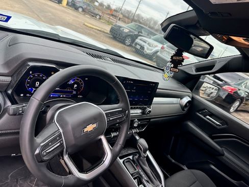 Used 2025 Chevrolet Colorado image 7