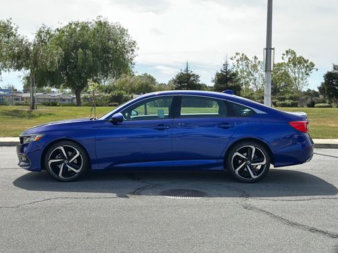 Used 2019 Honda Accord Sport image 2